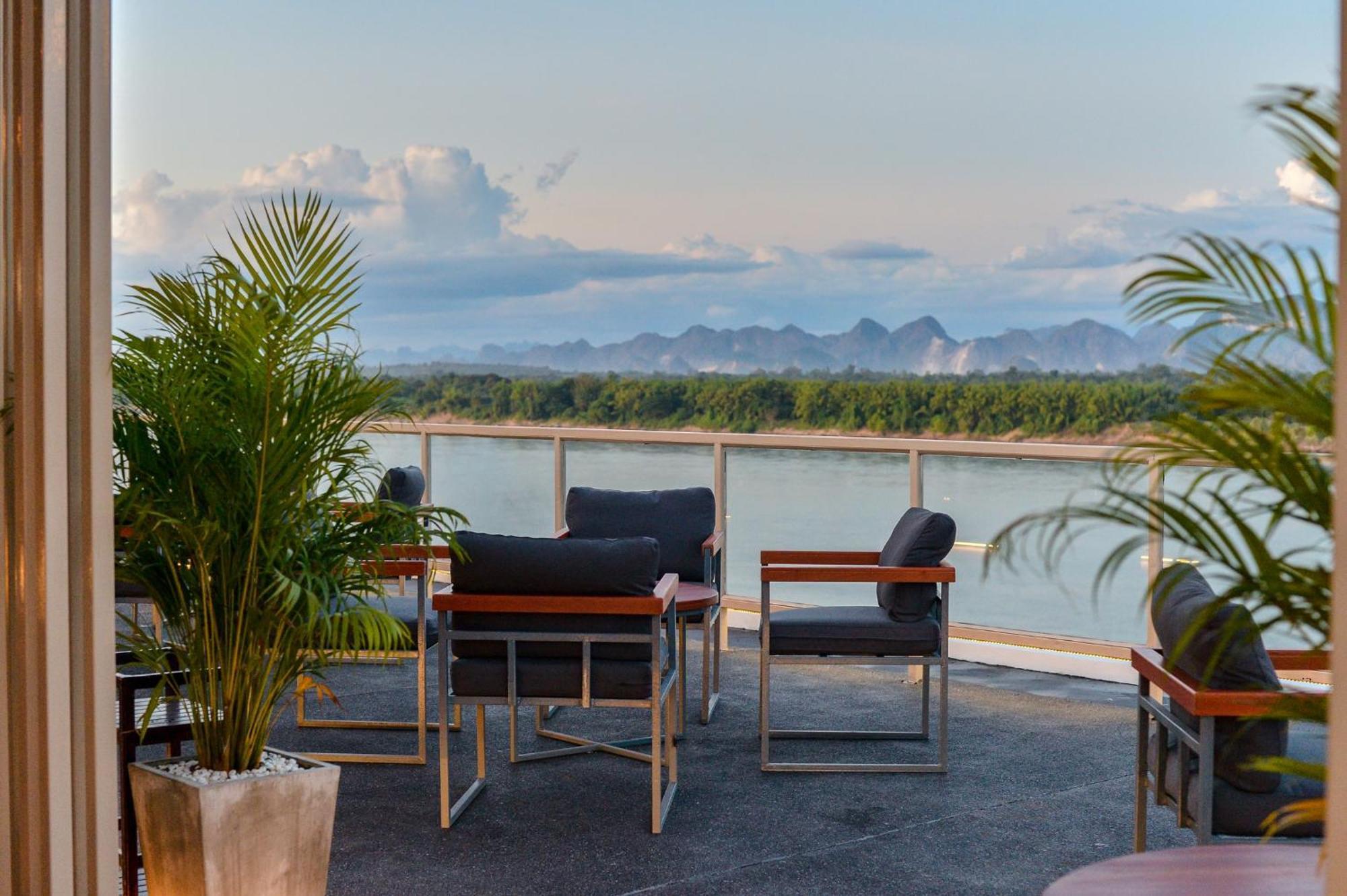 Blu Hotel Nakhon Phanom Exterior foto