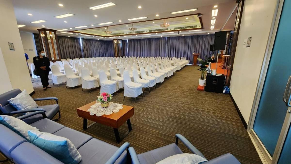 Blu Hotel Nakhon Phanom Exterior foto